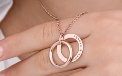 Custom Picture Necklaces: A Personalized Touch to Your Jewelry Collection