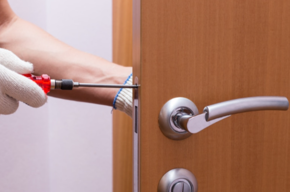 How do you fix a door handle lock?